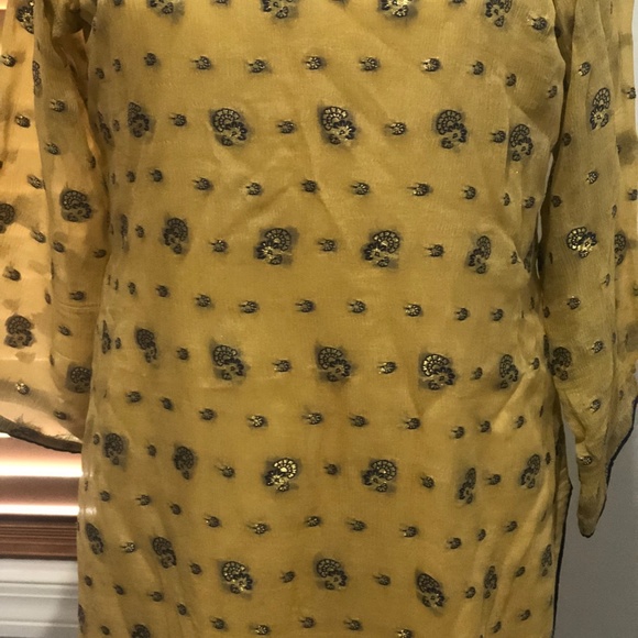 Pakistani outfit 3 piece set,gold costume. Small. - Picture 5 of 15